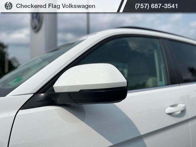 Used 2023 Pure White Volkswagen 3.6L V6 SE w/Technology image 2