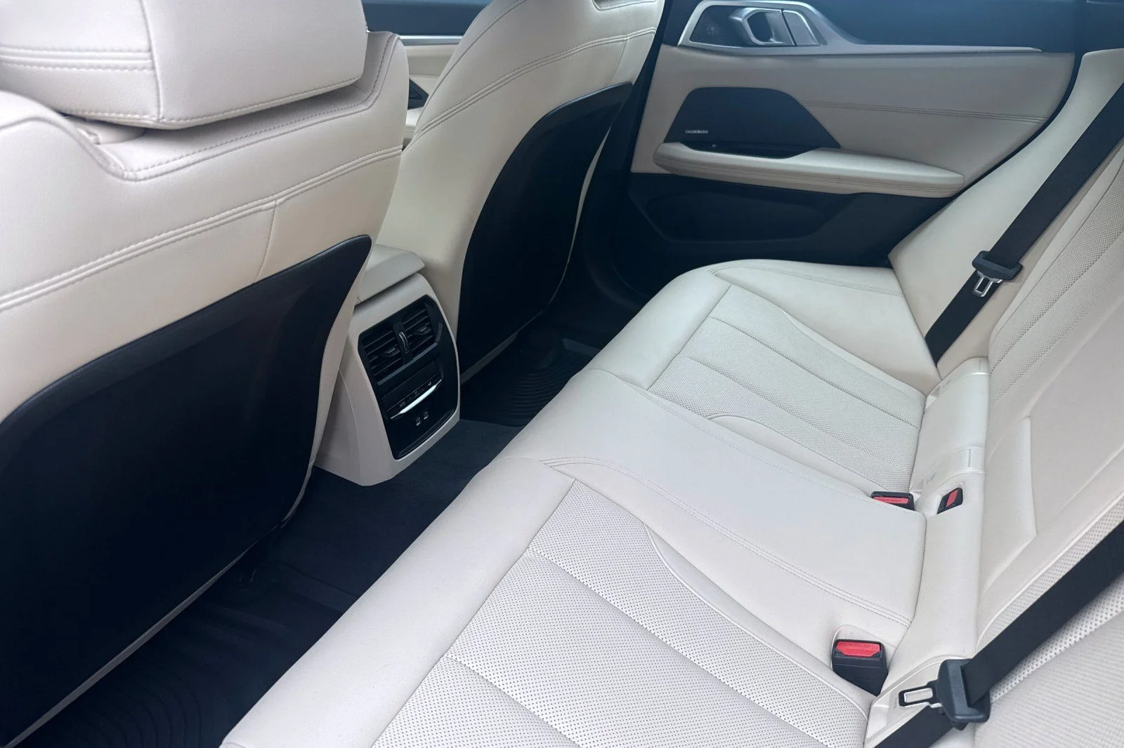Used 2025 Green BMW xDrive40 image 11
