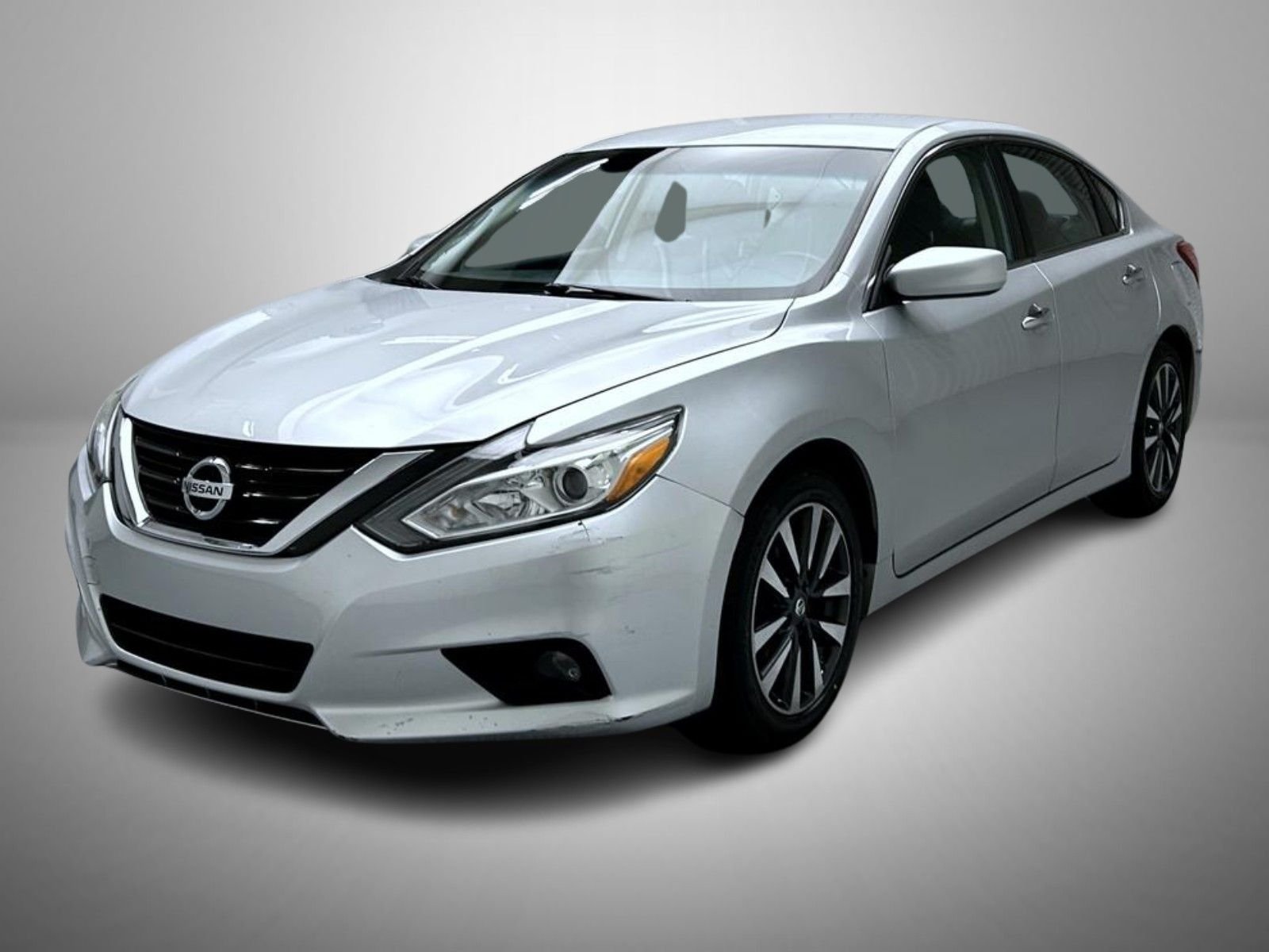 Used 2017 Silver Nissan 2.5 SV image 1