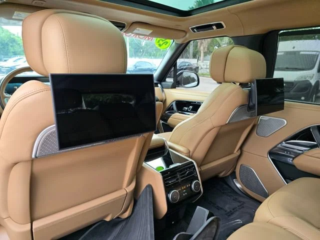 Used 2025 Ostuni Pearl Wht Prem Met Land Rover Autobiography image 37