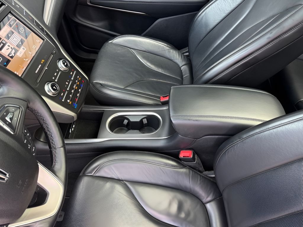 Used 2019 White Lincoln Reserve image 20