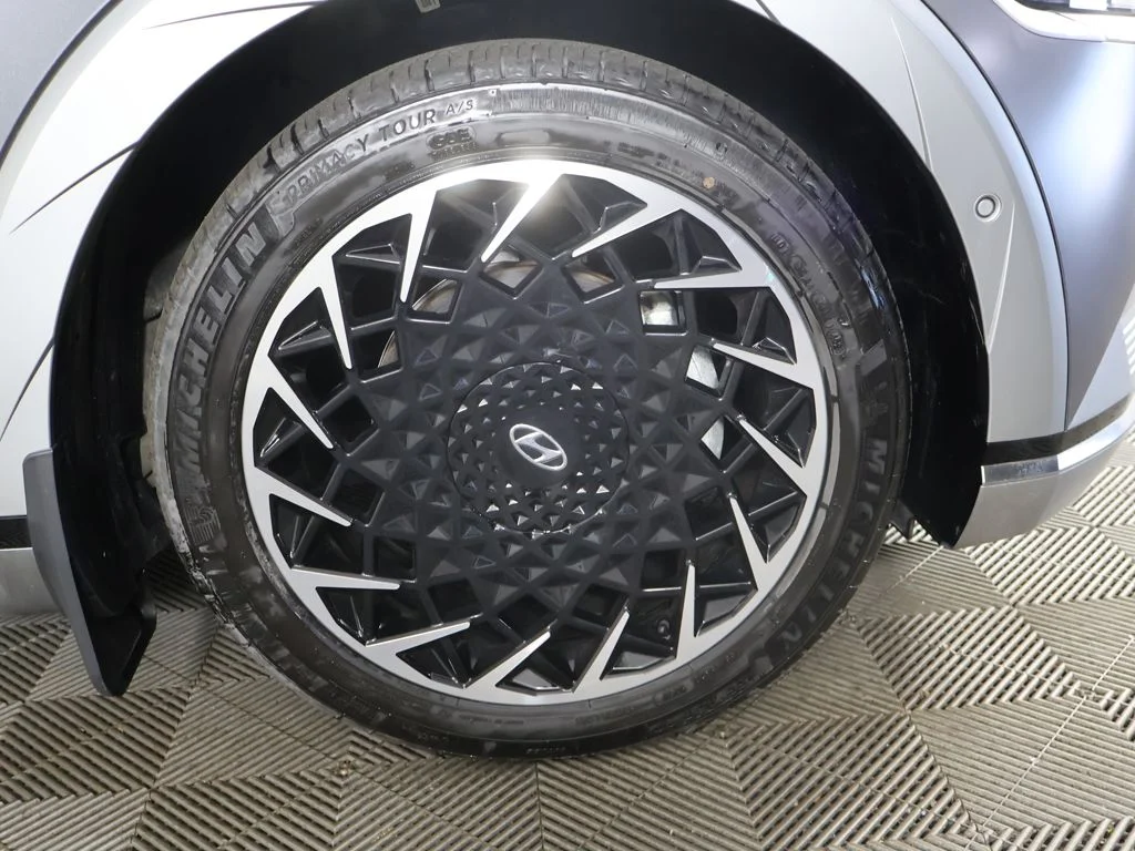 Used 2024 Gray Hyundai Limited image 25