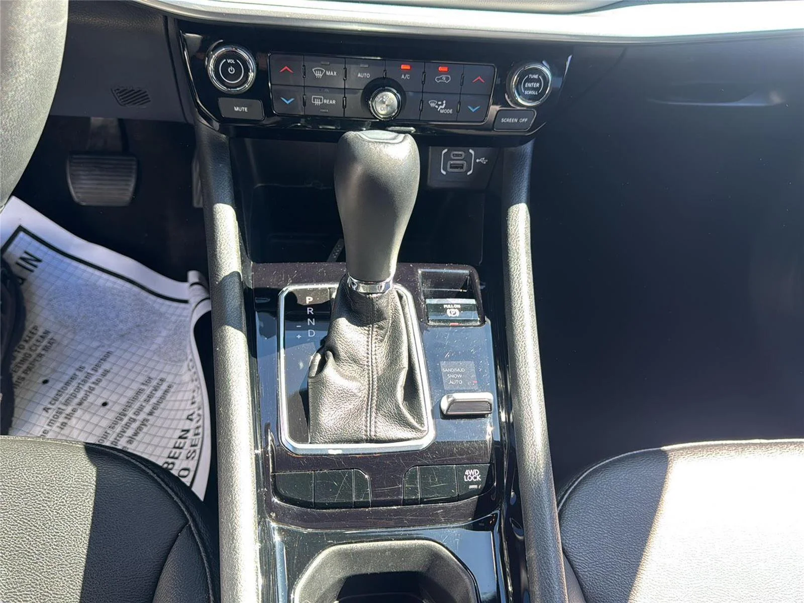 Used 2025 Hydro Blue Pearlcoat Jeep Limited image 12