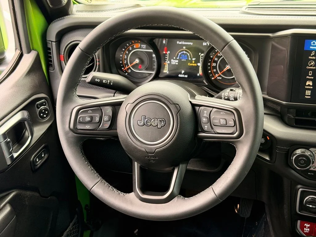 Used 2025  Jeep Rubicon image 25