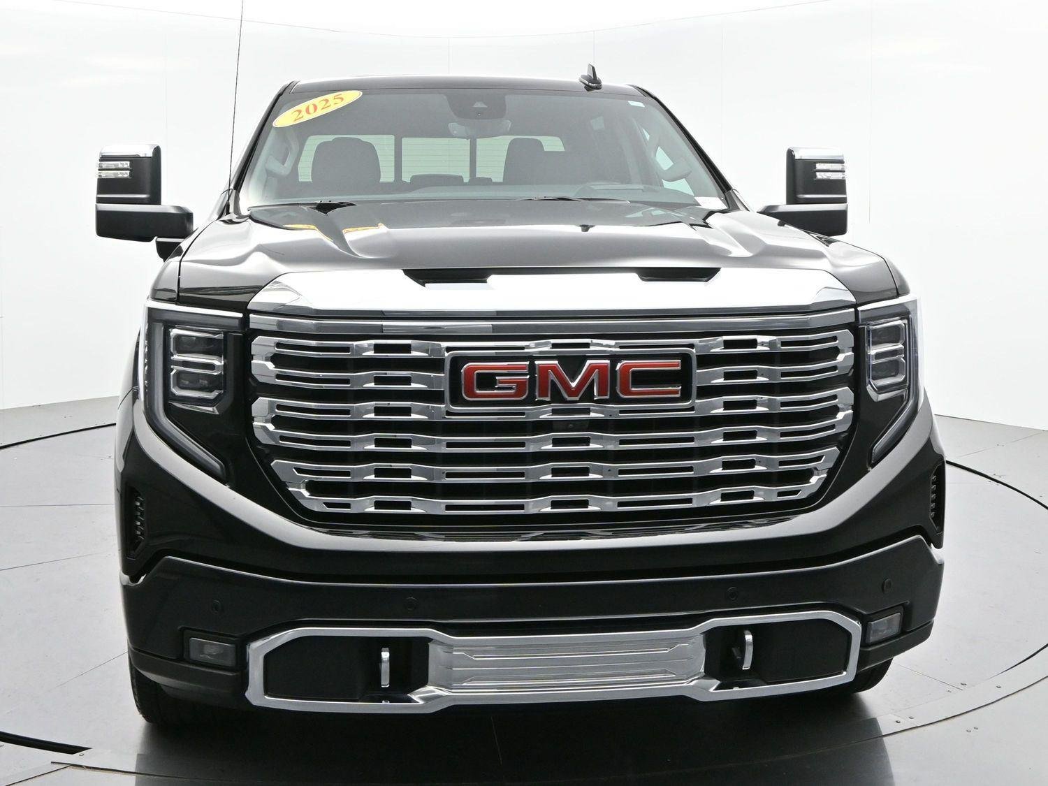 Used 2025 Onyx Black GMC Denali image 2