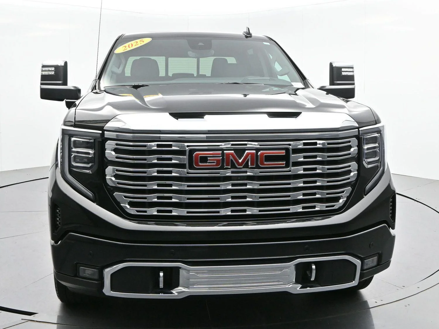 Used 2025 Onyx Black GMC Denali image 2