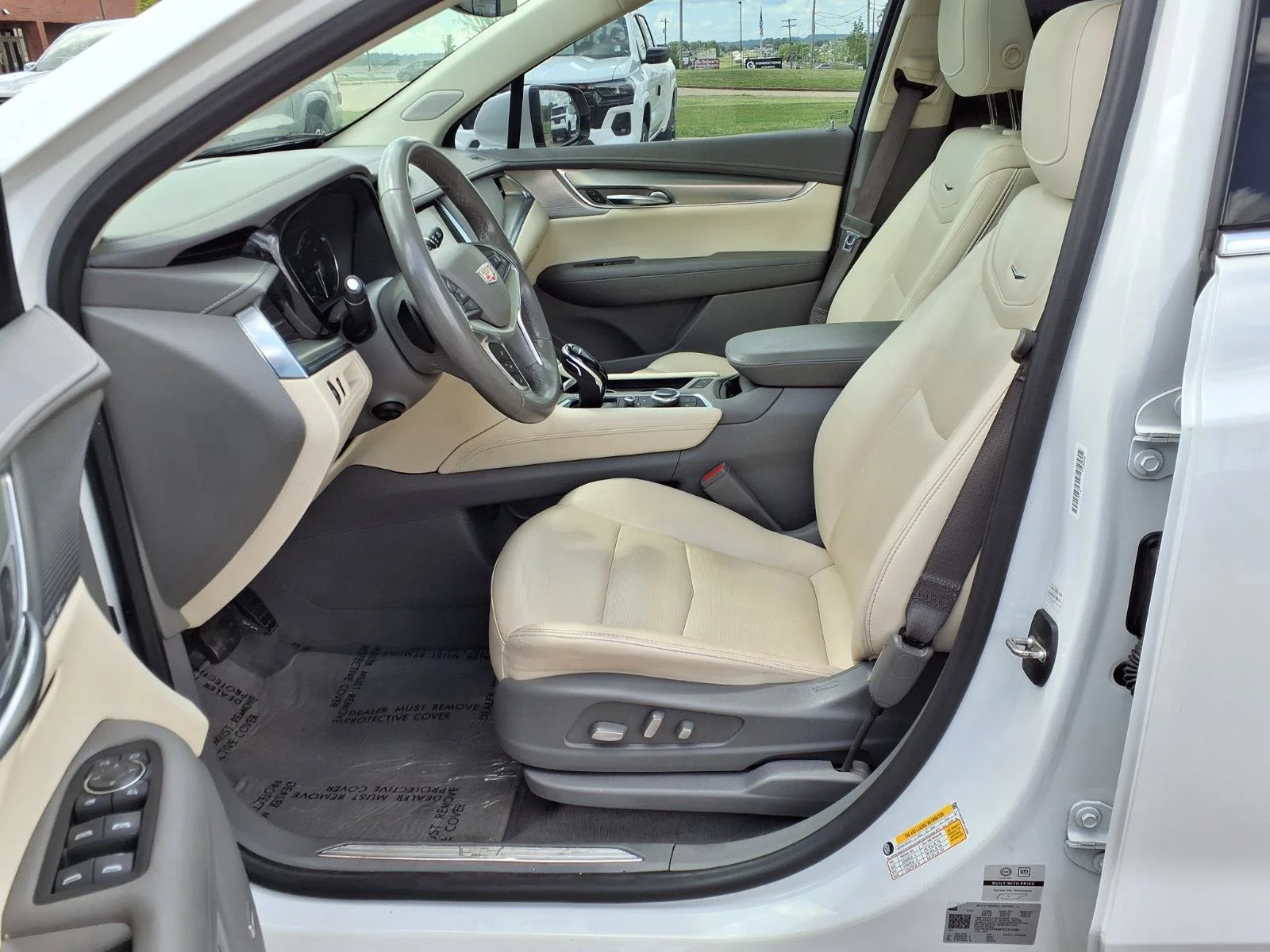 Used 2023 Crystal White Tricoat Cadillac FWD Premium Luxury image 15