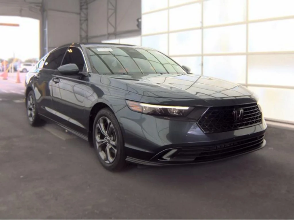 Used 2023 Meteorite Gray Metallic Honda EX image 4