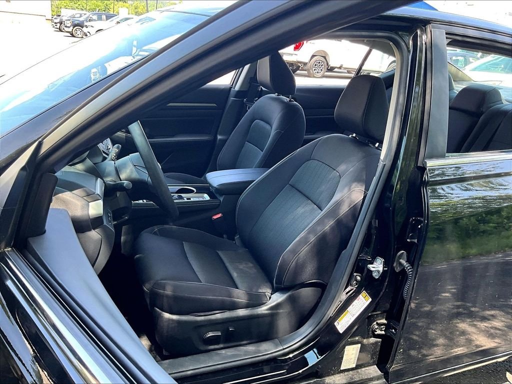 Used 2023 Super Black Clearcoat Nissan 2.5 SV image 10