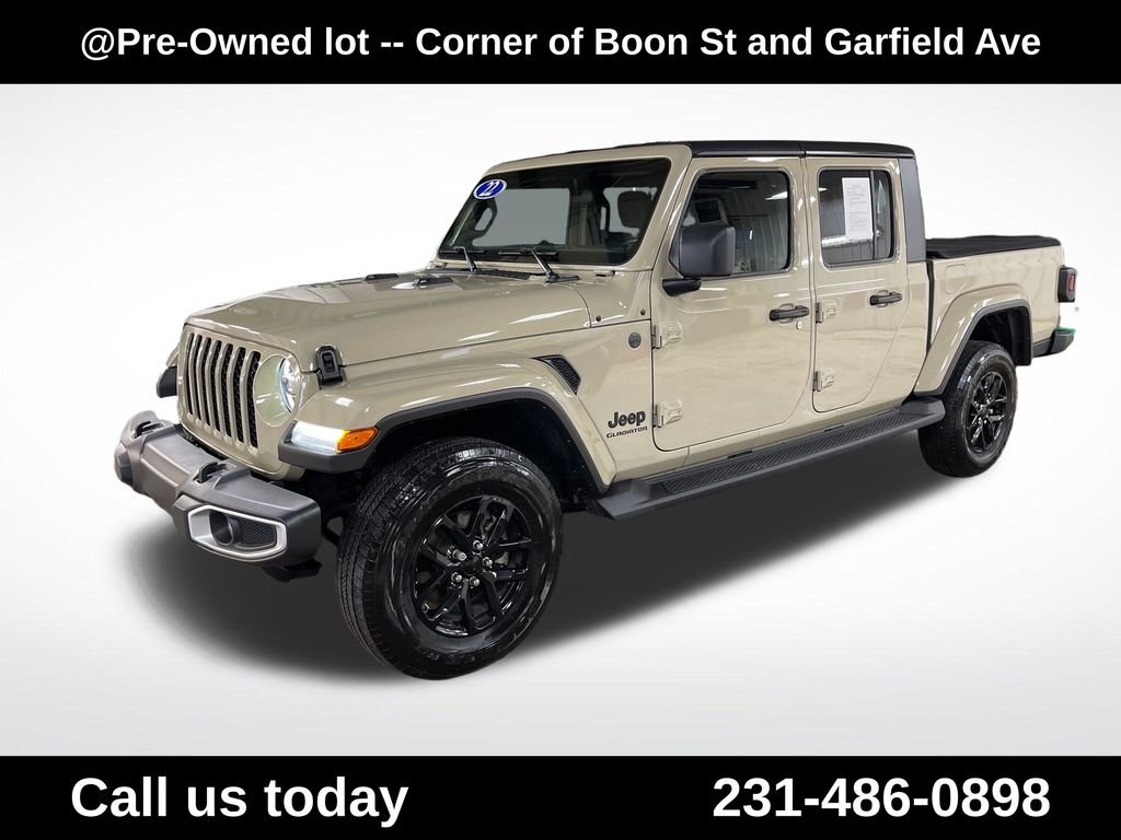 Used 2022 Beige Jeep Sport image 1