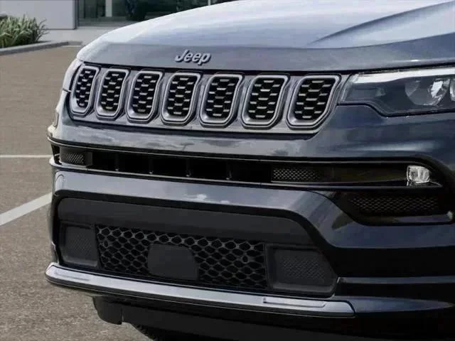 New 2025 Diamond Black Crystal Pearl-Coat Exterior Paint Jeep Limited image 103