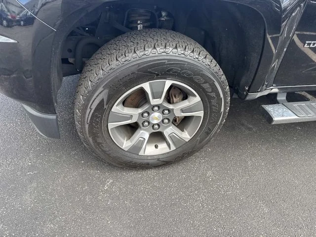 Used 2016 Black Chevrolet Z71 image 13