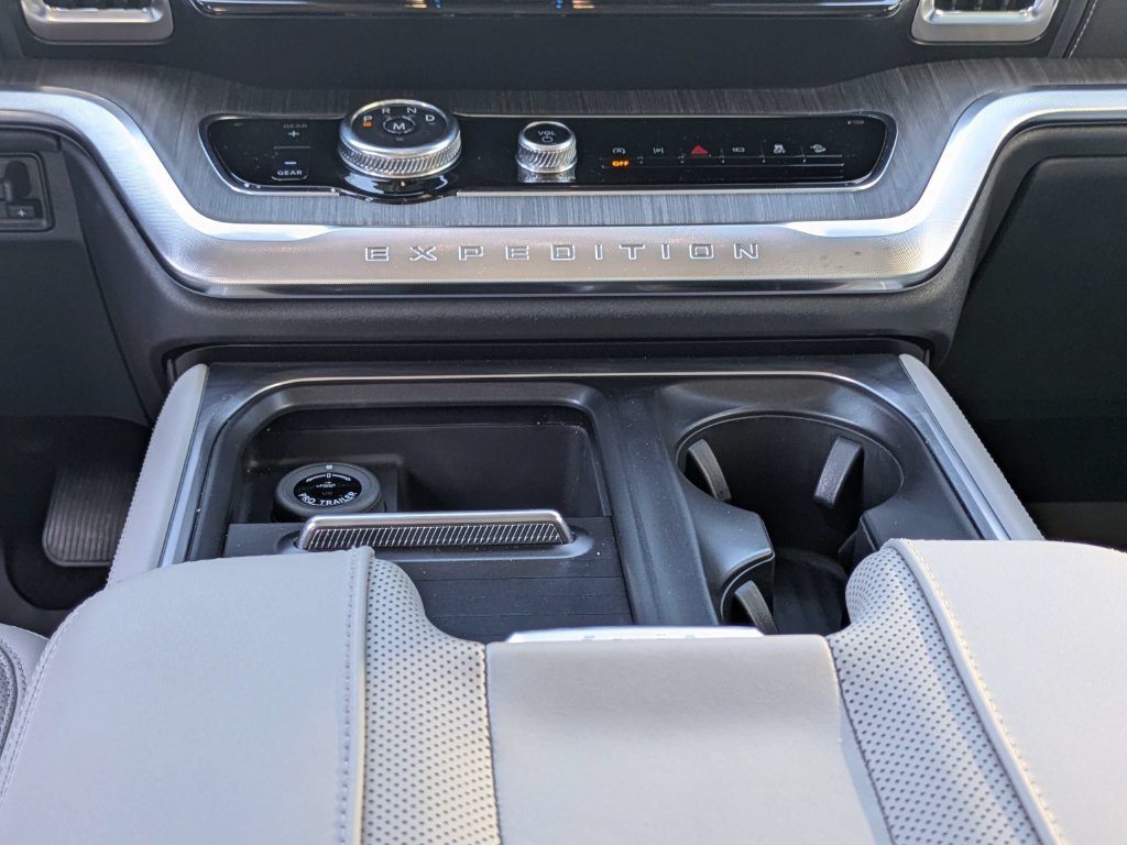 New 2026 White Ford Platinum image 24