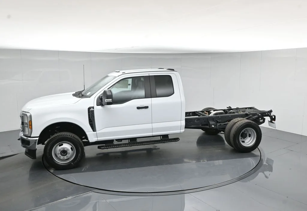 New 2026 Oxford White Ford XL image 39
