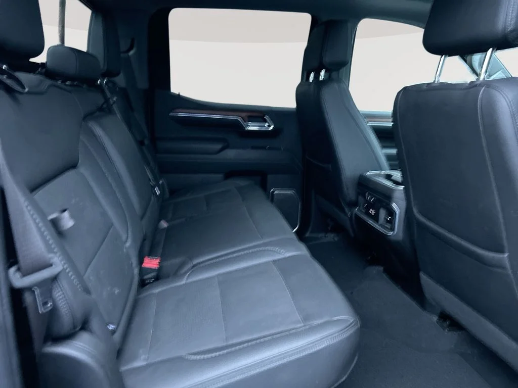 Used 2023 White GMC Denali image 28