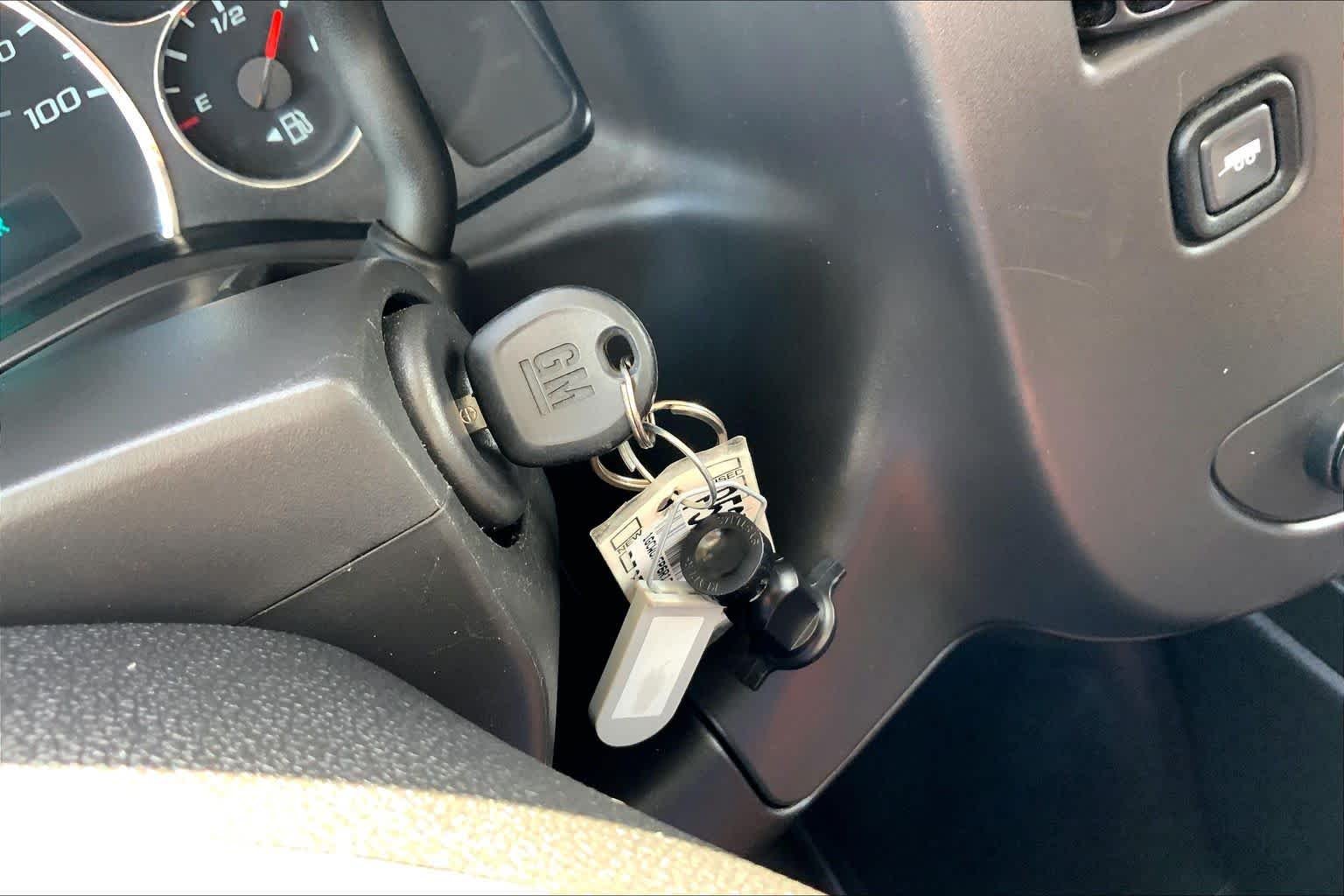 Used 2024 Summit White Chevrolet  image 12