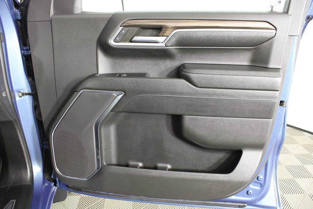 Used 2024 Lakeshore Blue Metallic Chevrolet RST image 8