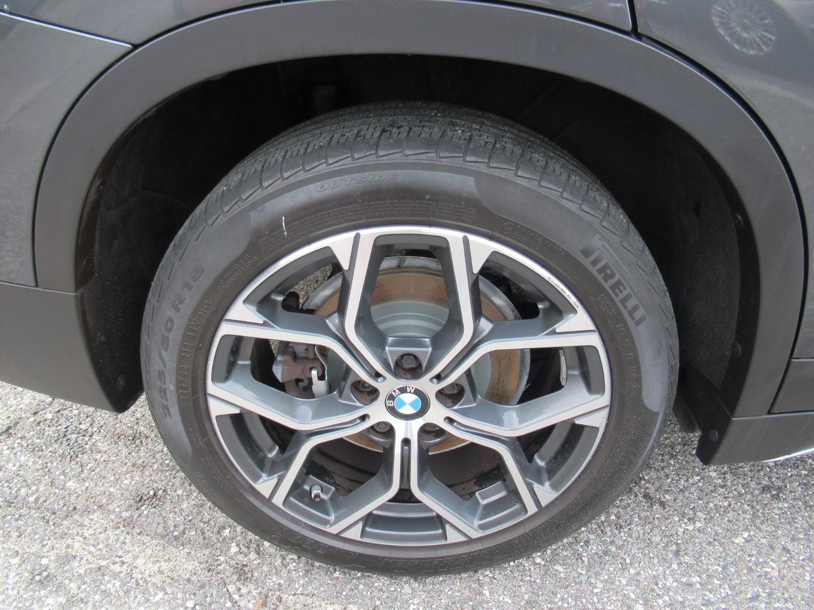 Used 2022 Gray BMW sDrive28i image 8