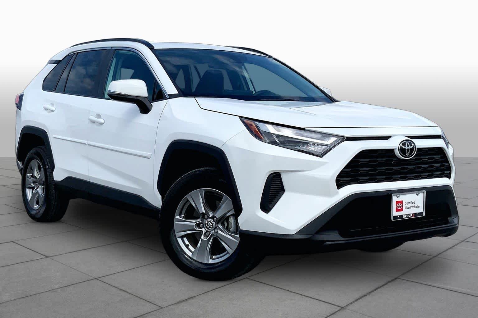 Used 2025 Ice Cap Toyota XLE image 3