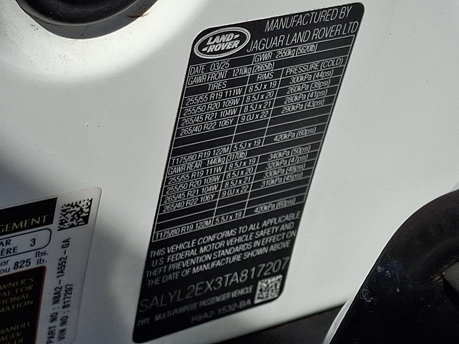 Used 2026 Fuji White   1Aa Land Rover Dynamic SE image 40