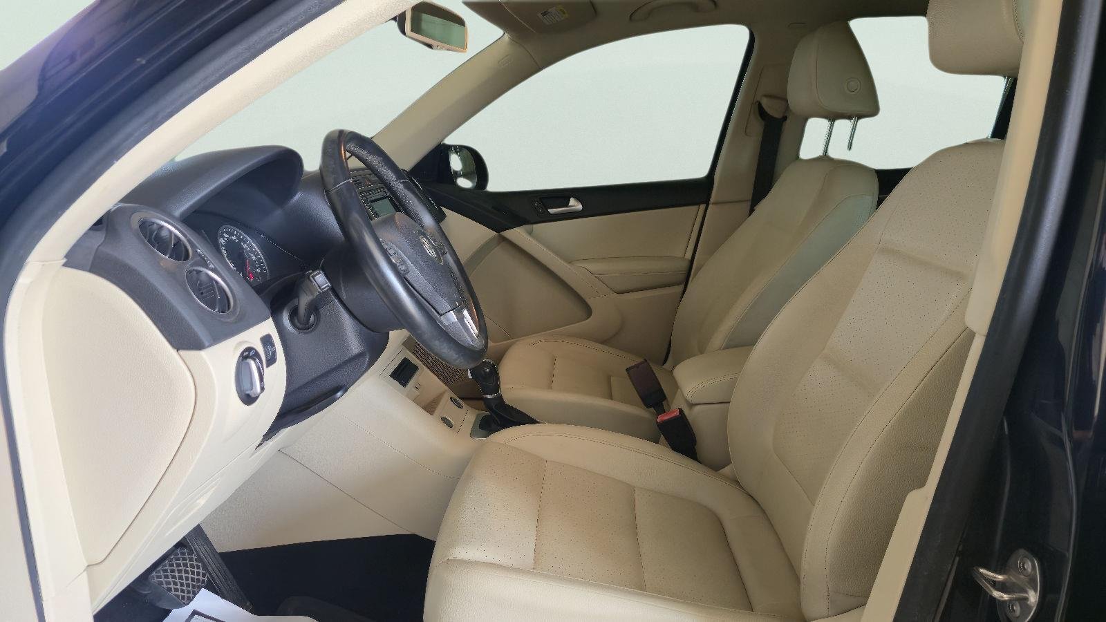 Used 2017  VOLKSWAGEN  image 13