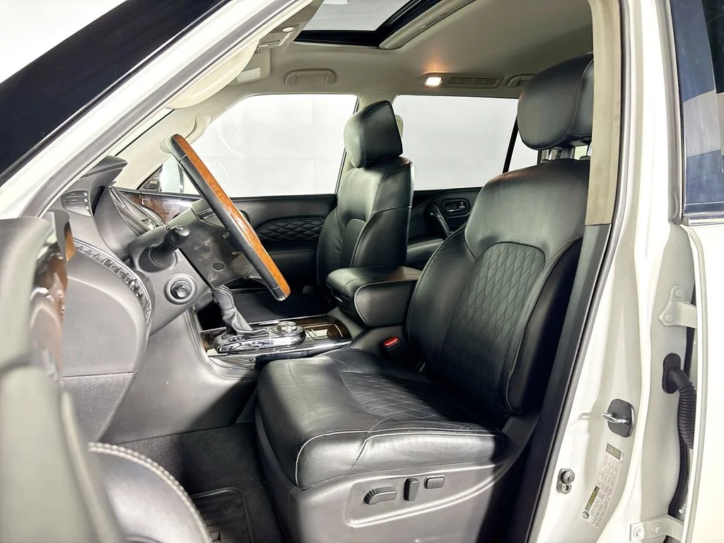 Used 2019 White INFINITI LUXE image 11