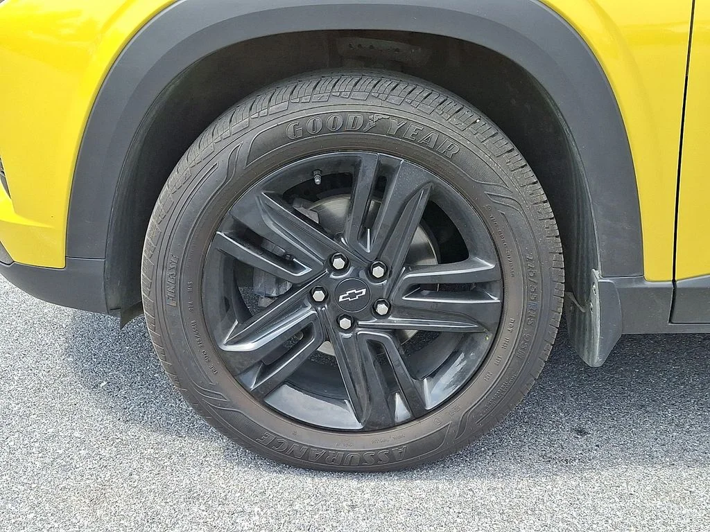 Used 2025 Yellow Chevrolet ACTIV image 8