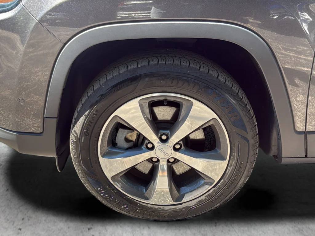 Used 2019 Gray Jeep Limited image 31