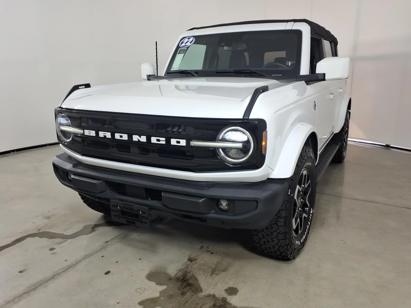 Used 2022 Oxford White Ford Outer Banks Advanced image 15
