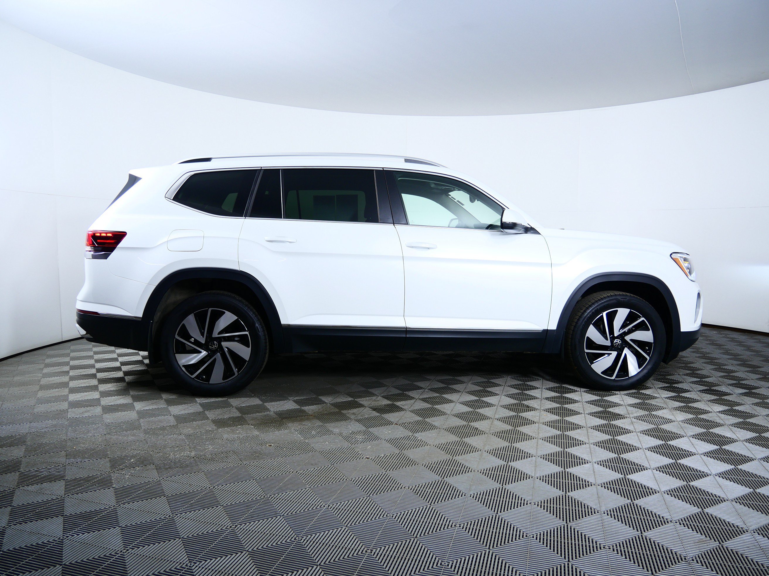 Used 2026  Volkswagen 2.0T SEL image 8