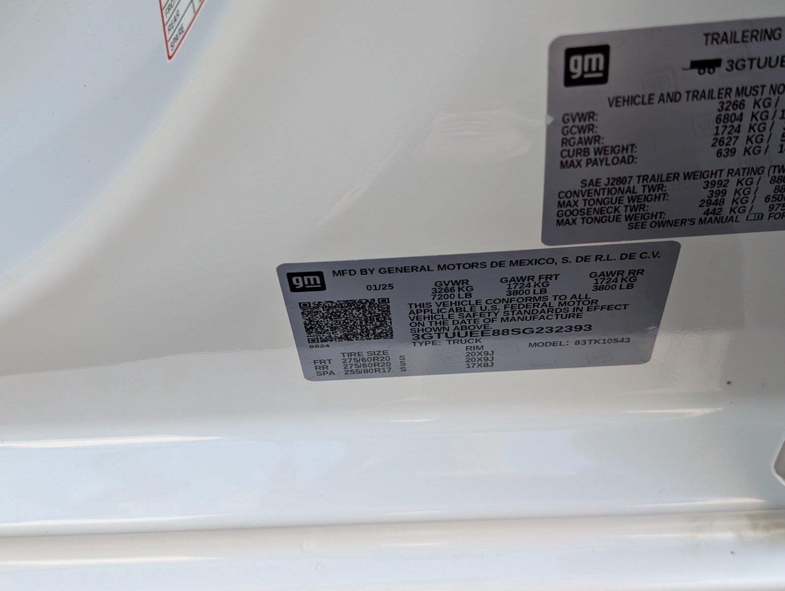 Used 2025 Summit White GMC AT4 image 14