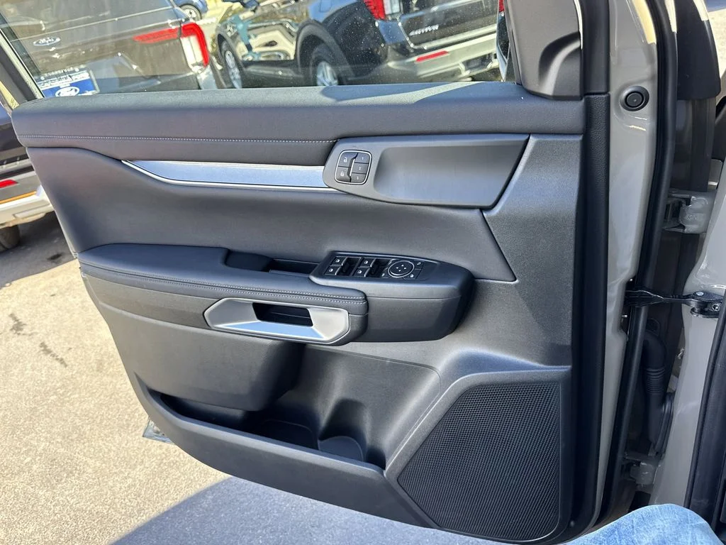 Used 2025 Gray Ford Lariat image 26