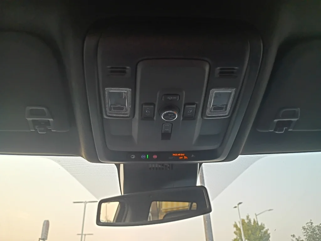Used 2025 White GMC Denali image 31