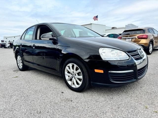Used 2010 Silver Volkswagen Limited image 1