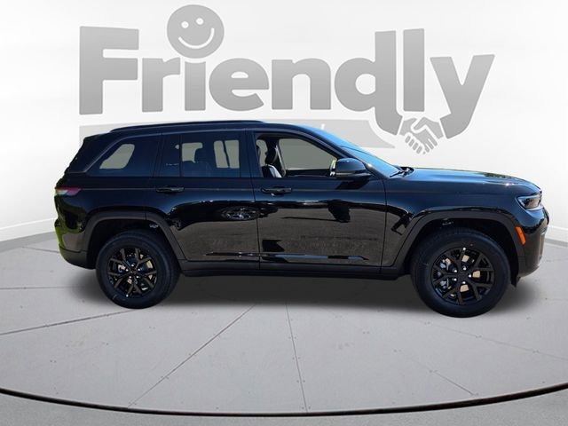 New 2026 Diamond Black Crystal Pearl-Coat Exterior Paint Jeep Altitude image 4