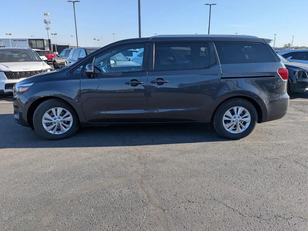 Used 2018 Platinum Graphite Kia LX image 4