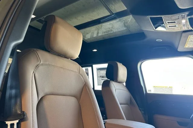 New 2026 Woolstone Green Land Rover X-Dynamic SE image 16