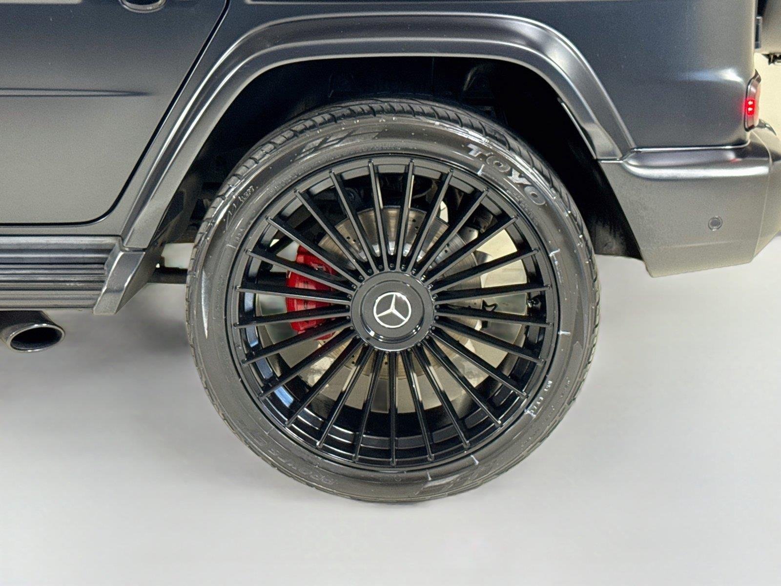 Used 2024 Obsidian Black Mercedes-Benz AMG® G 63 | Exclusive Int Pkg | Carbon Fiber Trim image 42