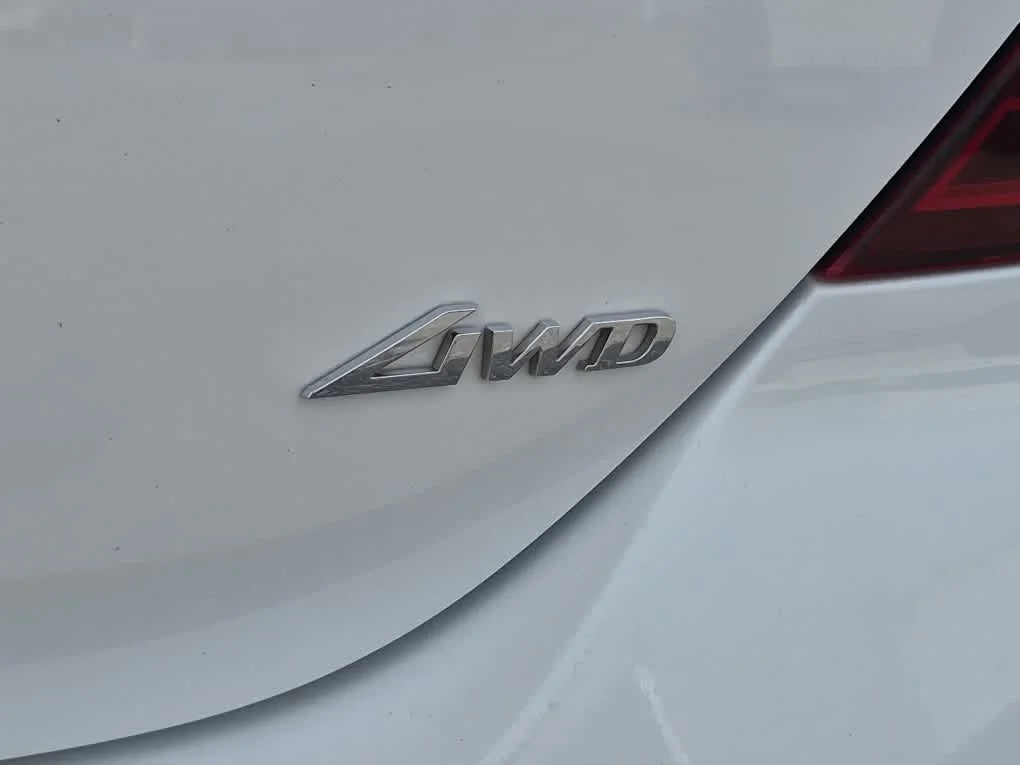 Used 2025 Uyuni White Genesis 2.5T image 23