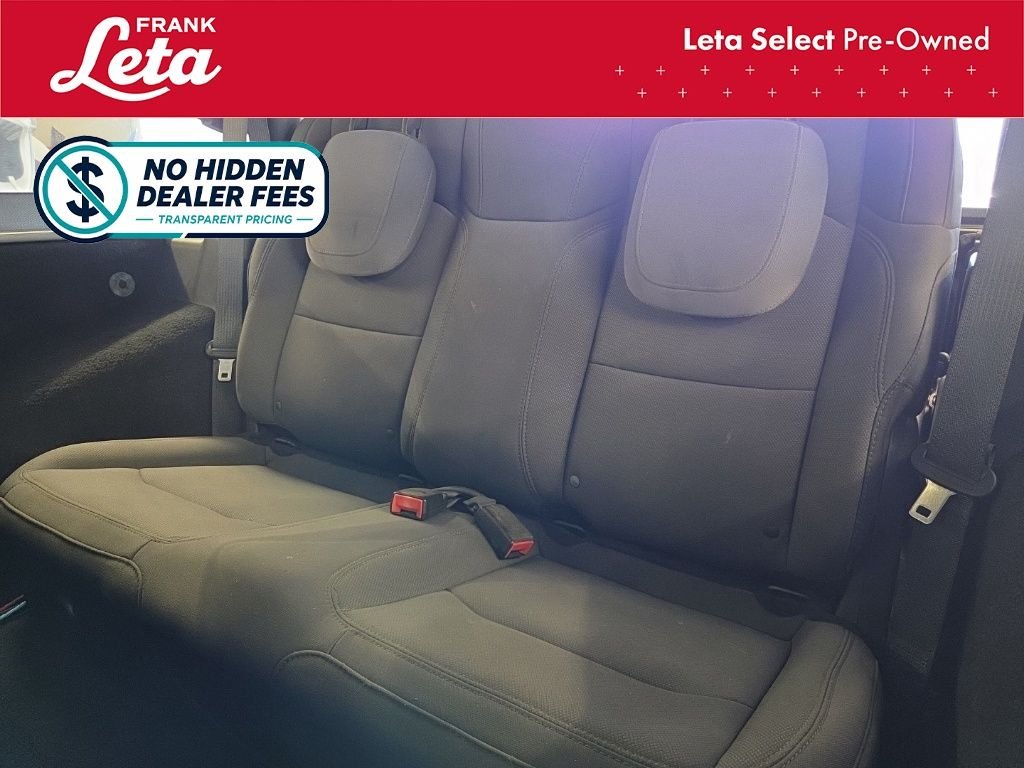 Used 2018 Billet Silver Metallic Clearcoat Jeep  image 21