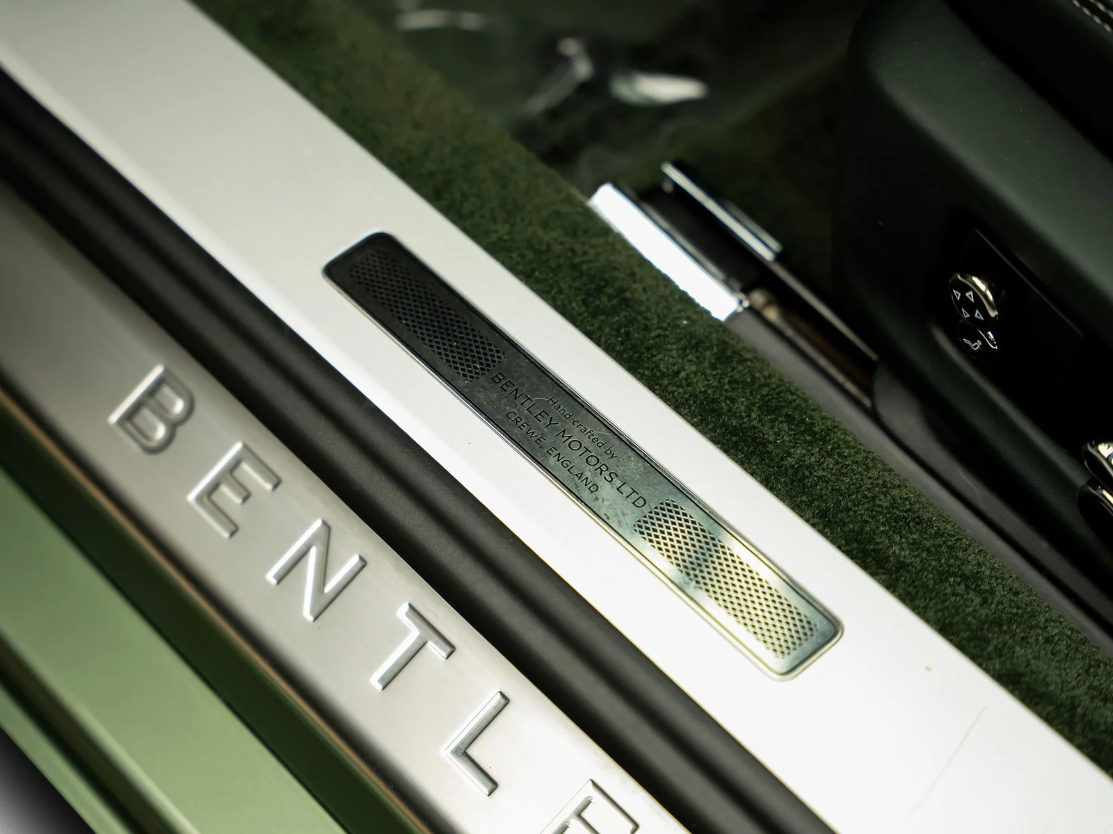 Used 2021 Green Bentley V8 image 64