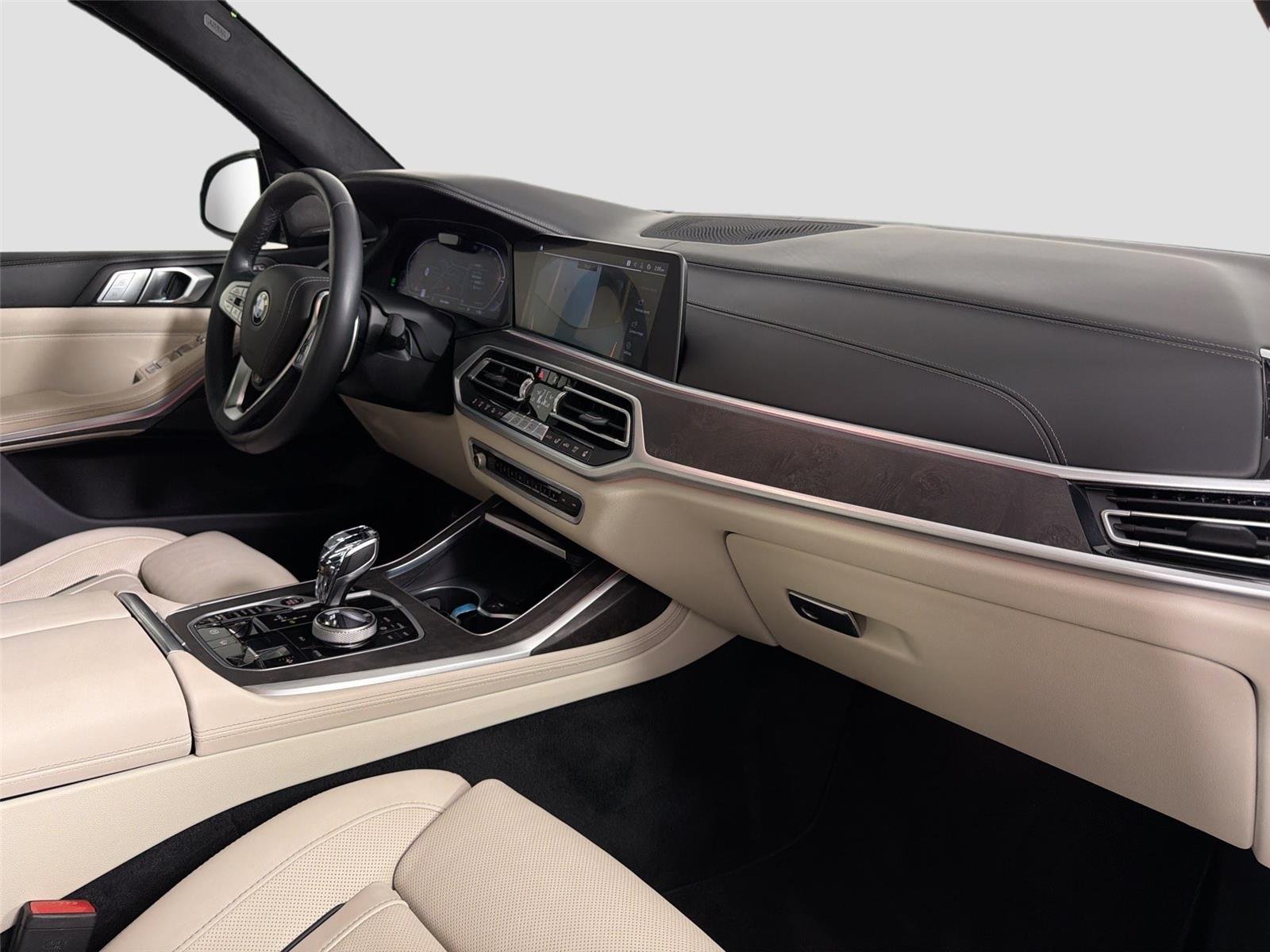 Certified Used 2022 Black Sapphire Metallic BMW xDrive40i image 30
