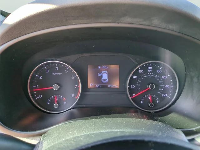 Used 2020 White Kia EX image 34