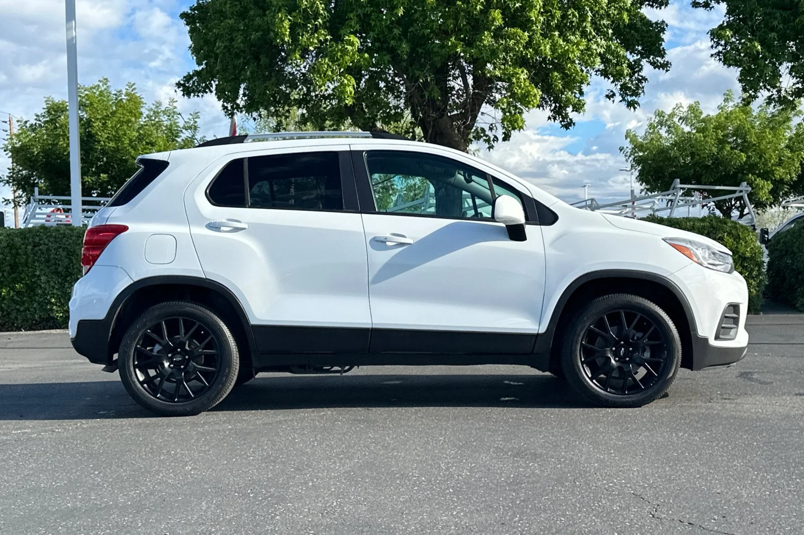 Used 2022 Summit White Chevrolet LT image 3
