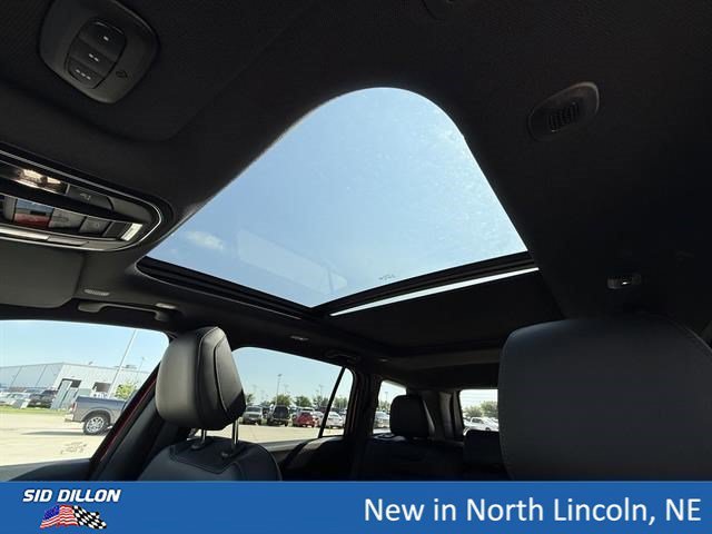 New 2026 Red Hot Pearl-Coat Exterior Paint Jeep Laredo image 16