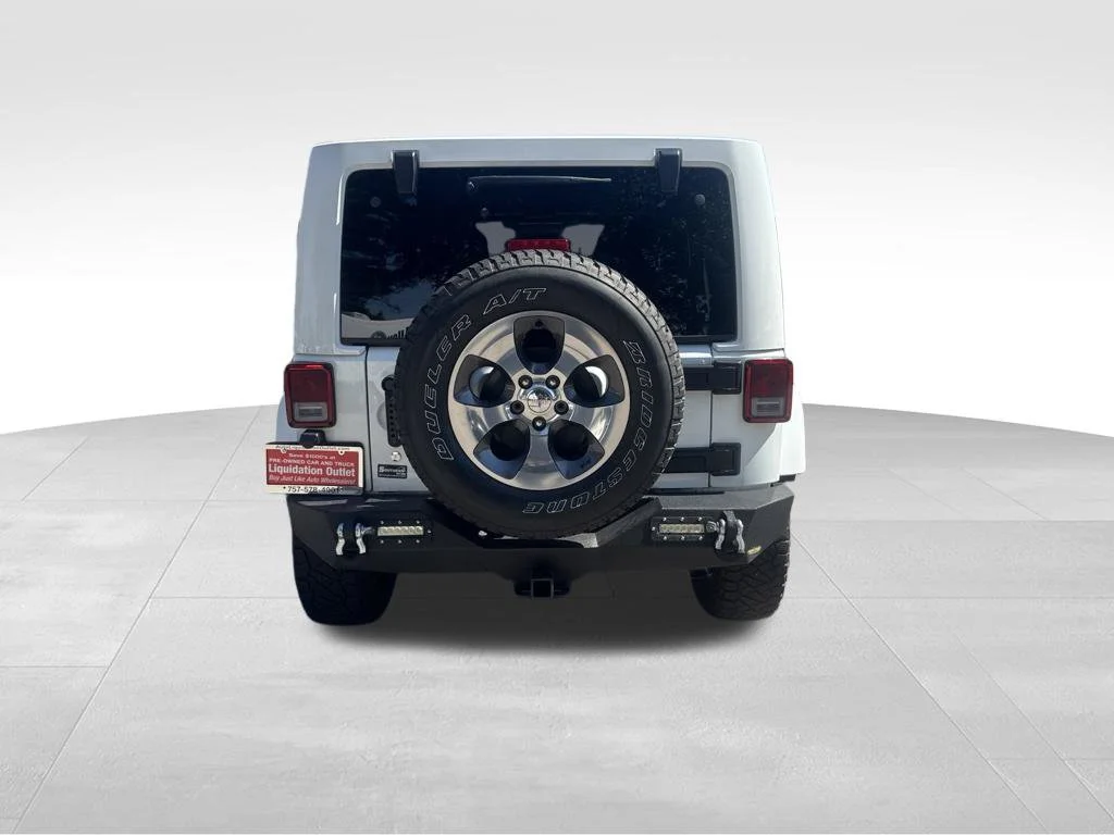 Used 2017 White Jeep Unlimited Sahara image 3