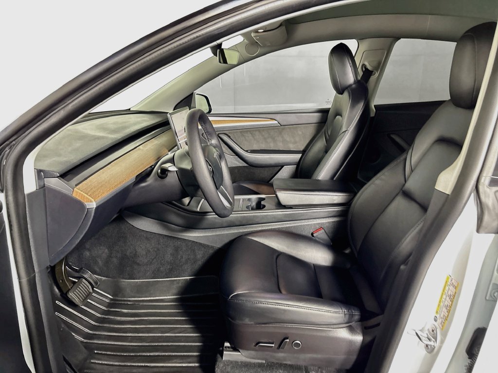 Used 2023 White Tesla Long Range image 11