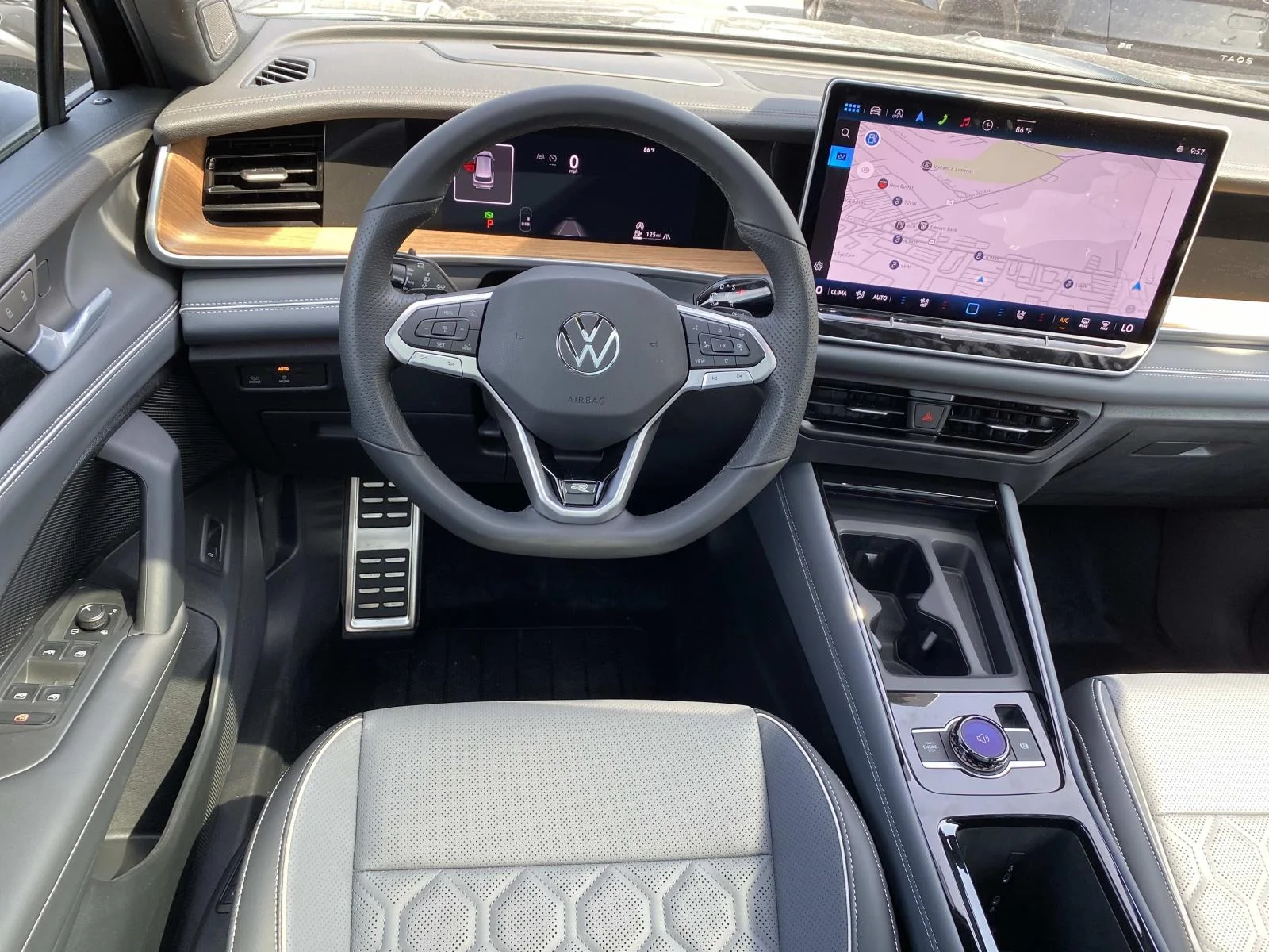 2026 Volkswagen Tiguan SEL R-LINE TURBO - Photo 6