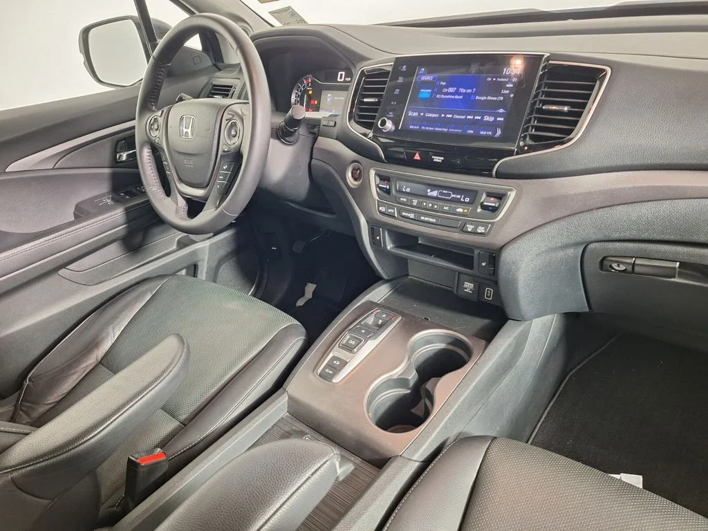 Certified Used 2023 Lunar Silver Metallic Honda AWD RTL image 27