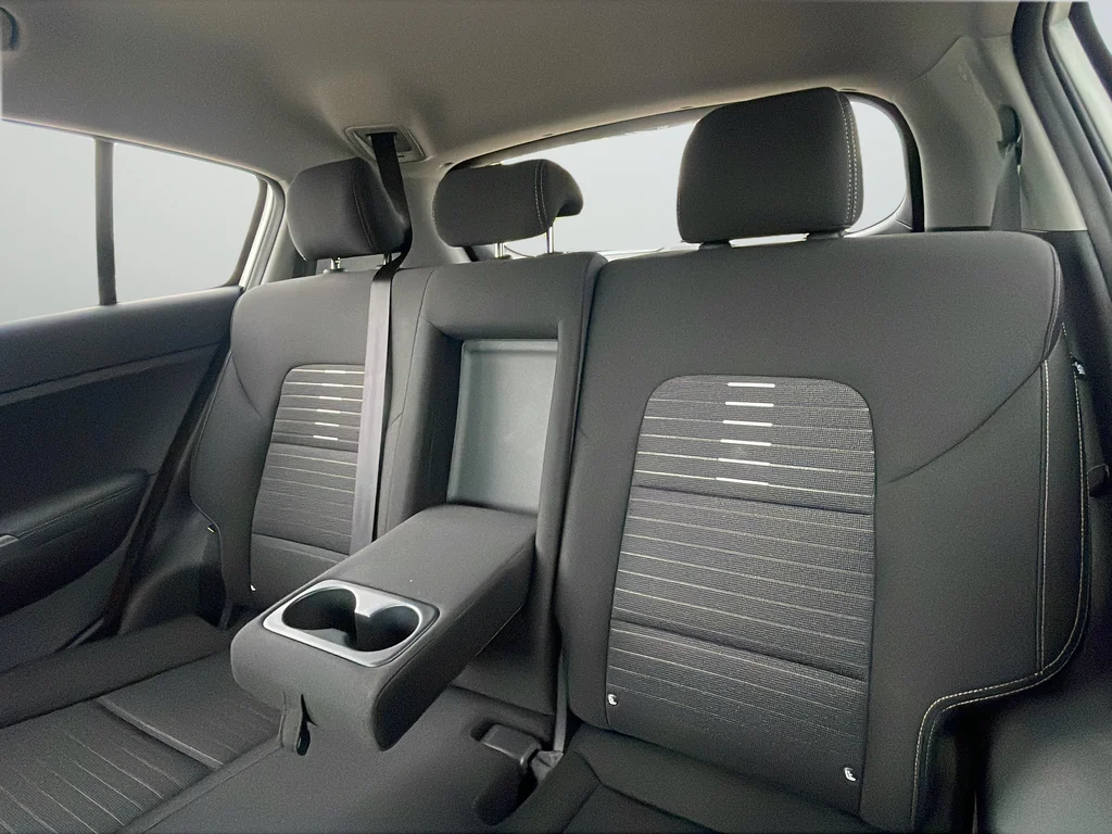 Used 2022 White Kia LX image 41